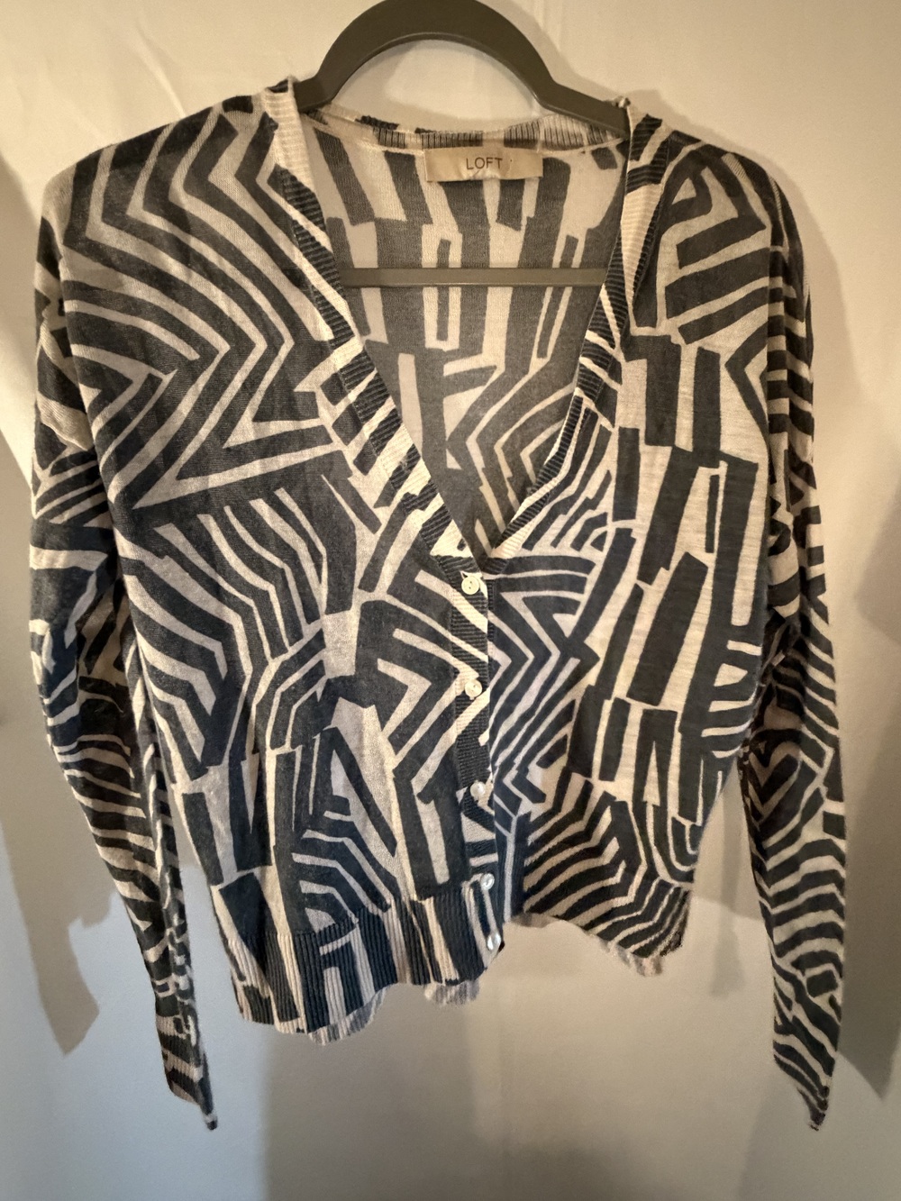 LOFT Women's Cardigan Sweater Gray White Size M Geometric Ramie Rayon V-Neck